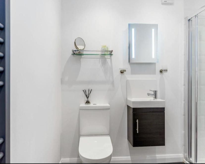 شقة كيلتنهام  في The Liss @ Piper House المظهر الخارجي الصورة